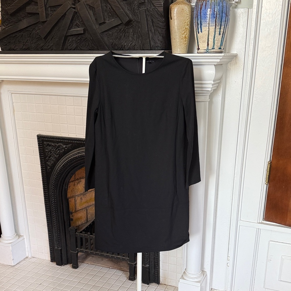 Theory‎ wool and Lycra 3/4 sleeve  Dress-worn twice. 250 retail